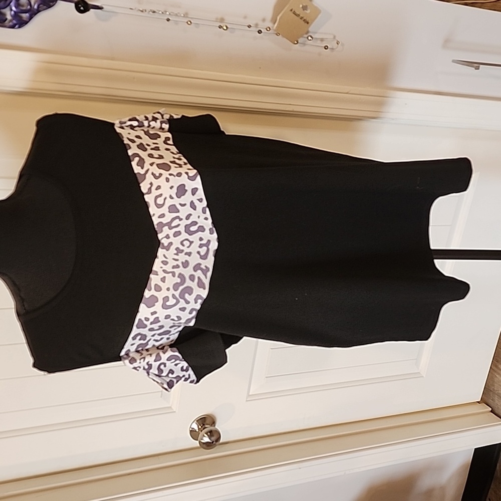 Black and white leopard cold shoulder shirt